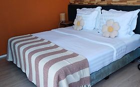 East Meets West Bed&Breakfast